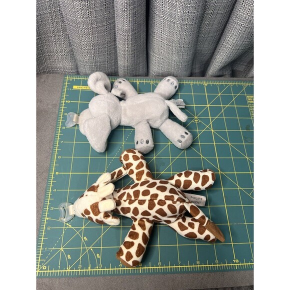 Philips AVENT Snuggle Pacifier Holder Elephant Giraffe Lovey Plush Stuffed Lot - Picture 14 of 14